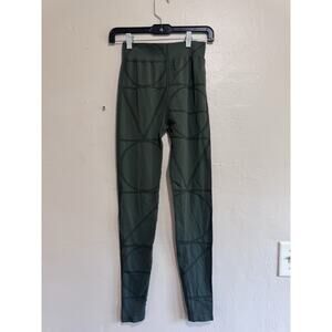 Woman’s H And M Move Leggings Size Small